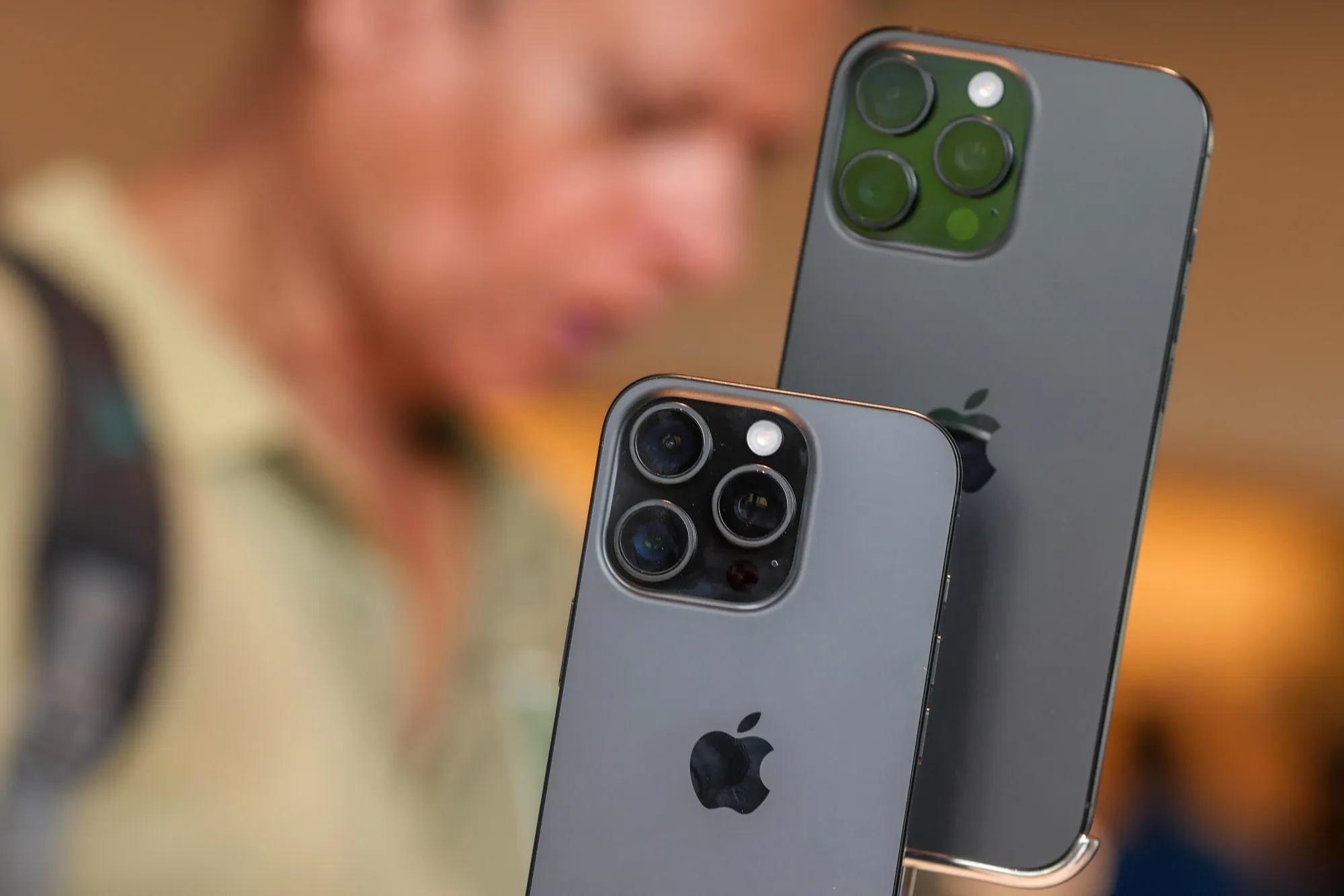 iPhone 16